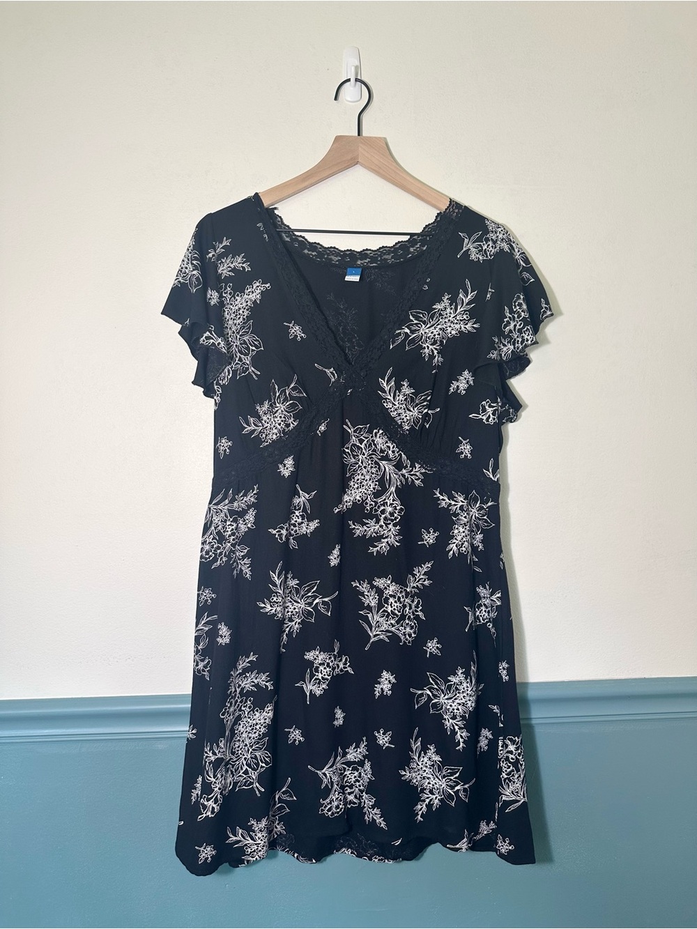 Old Navy - Black Floral Lace-Trim V-Neck Mini Dress